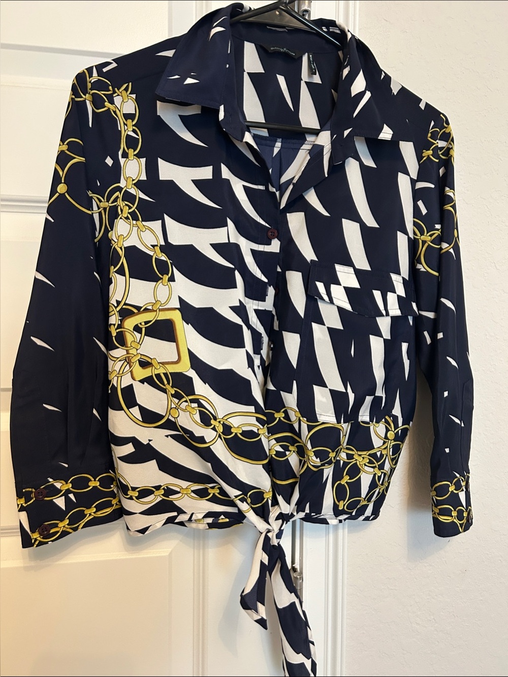 GUESS by MARCIANO Women’s Navy & White Chain-Print Tie-Front Shirt